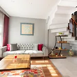 Bright شقة فندقية 4*