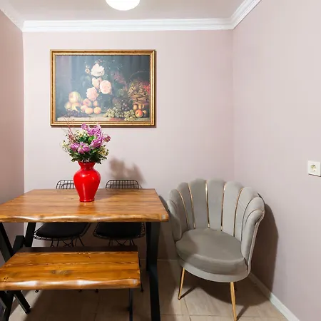 מלון דירות Bright 4*